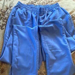 Jaanuu scrub set